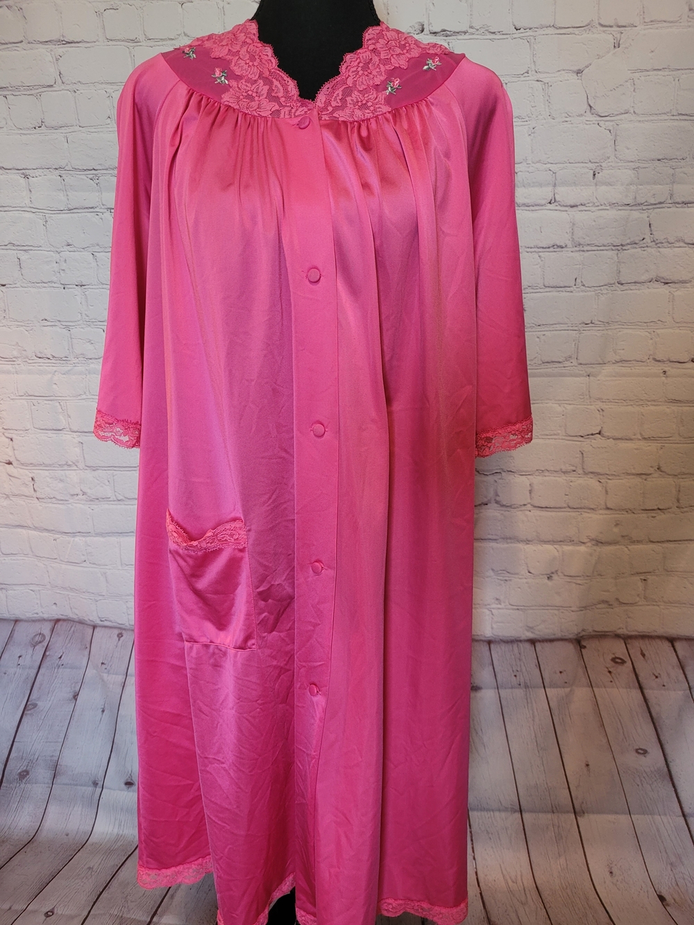 Vtg Bright Pink Silky Nylon Size Medium Button Front Midi Robe Romantic